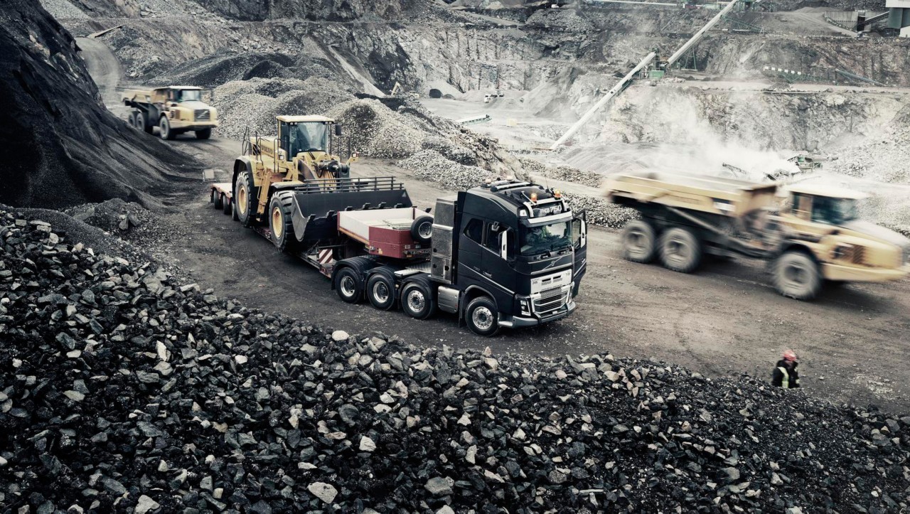 Samochód ciężarowy użytkowany w kopalni.